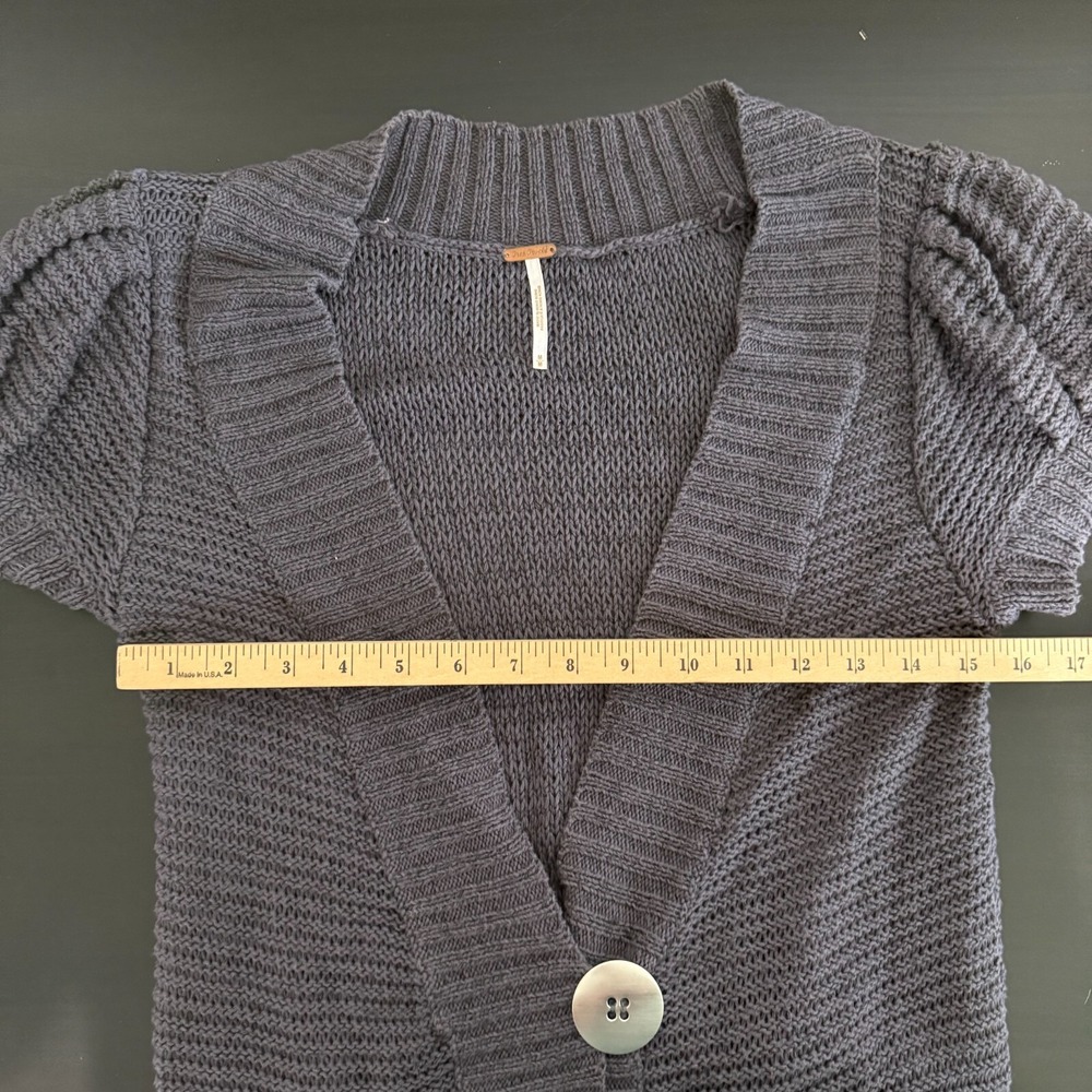 Free People Cardigan Women Medium Gray Knit Short Puff Sleeve One-Button Sweater - Picture 2 of 6